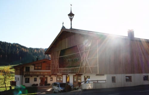 Einfamilienhaus & Stallgebäude